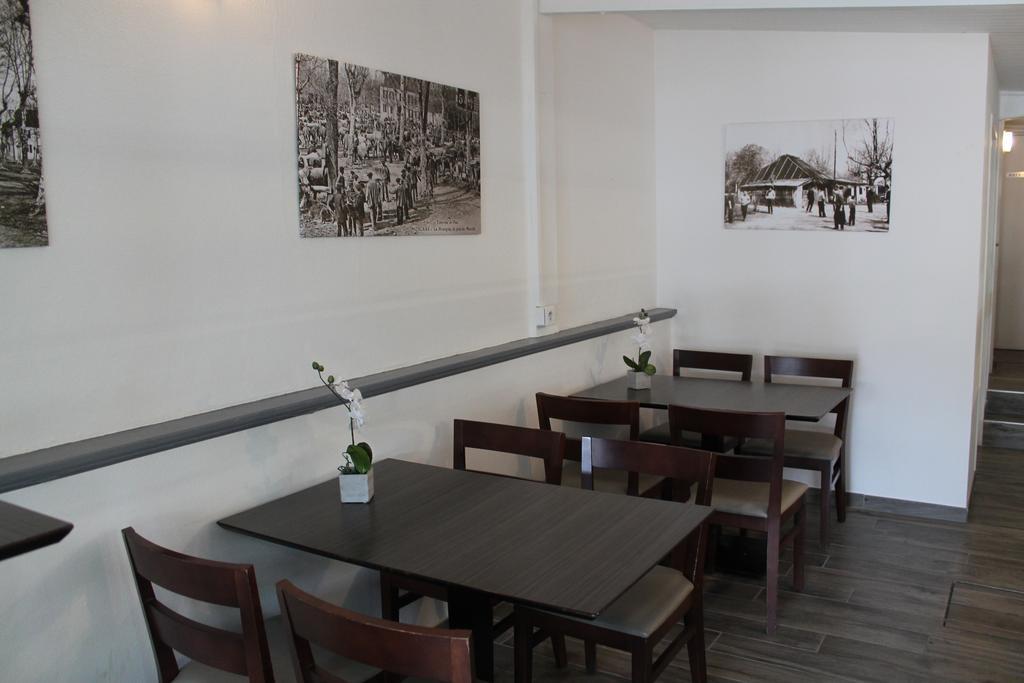 La Hourquie Cafe Morlaas Exterior foto