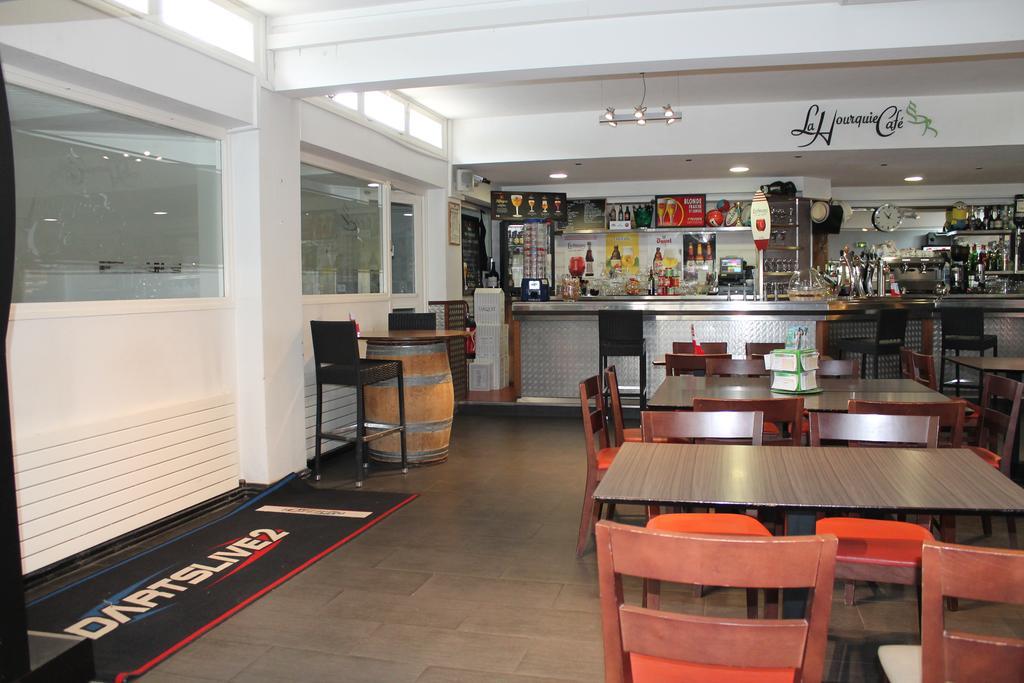 La Hourquie Cafe Morlaas Exterior foto