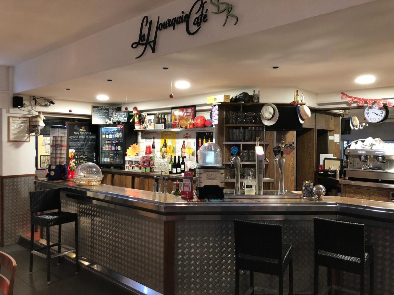 La Hourquie Cafe Morlaas Exterior foto