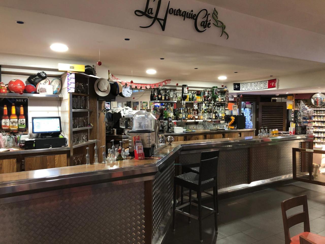 La Hourquie Cafe Morlaas Exterior foto